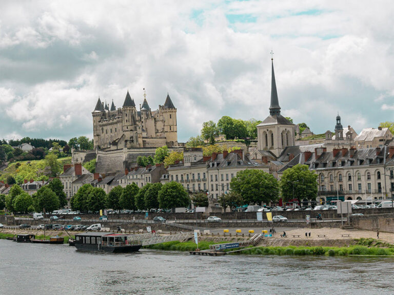 visiter saumur proche port caroline