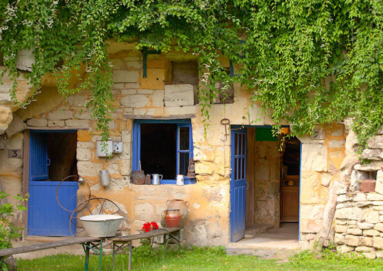 toglodyte proche du camping du port caroline