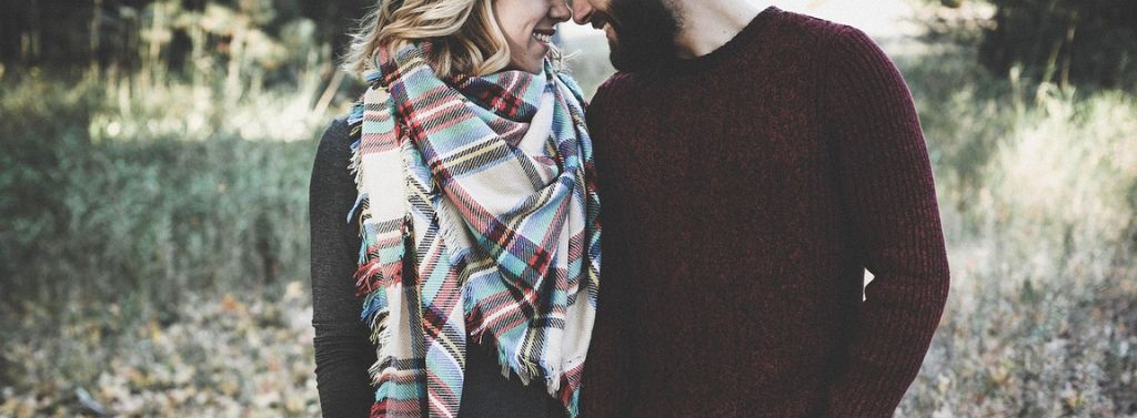 un couple amoureux en sortie à Angers